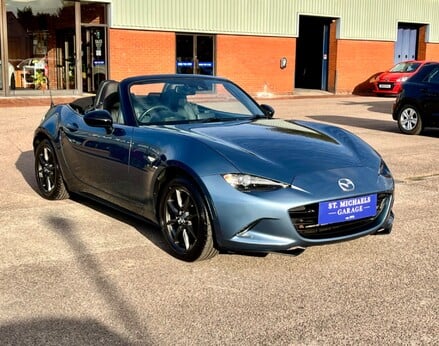 Mazda MX-5 SPORT 4