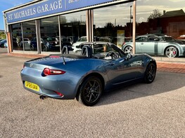 Mazda MX-5 SPORT 8