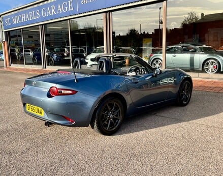 Mazda MX-5 SPORT 8