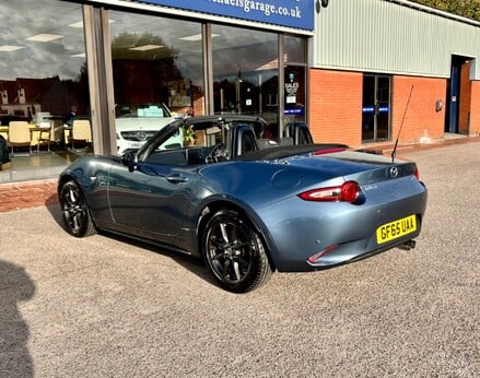 Mazda MX-5 SPORT 11