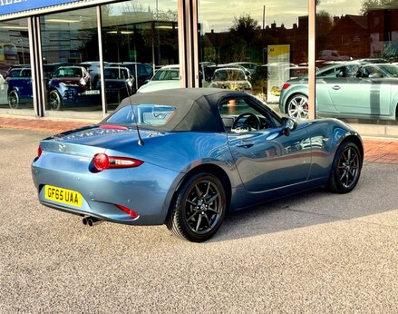 Mazda MX-5 SPORT 9