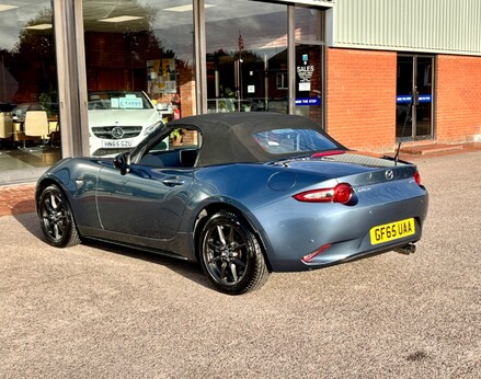 Mazda MX-5 SPORT 10