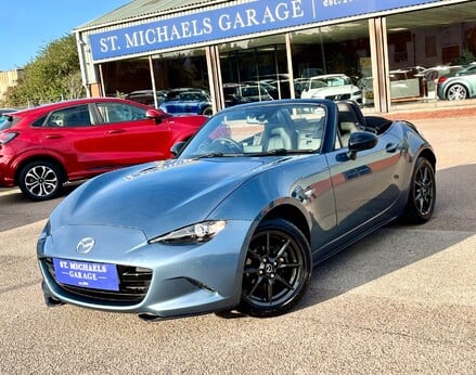 Mazda MX-5 SPORT 1