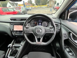 Nissan Qashqai DIG-T N-CONNECTA 19