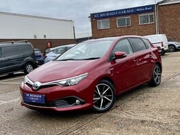 Toyota Auris VVT-I DESIGN TSS 1