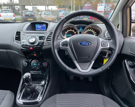 Ford Fiesta TITANIUM 17