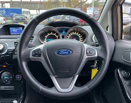 Ford Fiesta TITANIUM 18