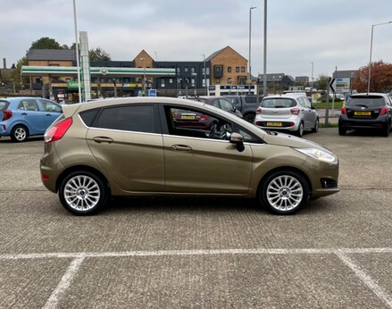 Ford Fiesta TITANIUM 9