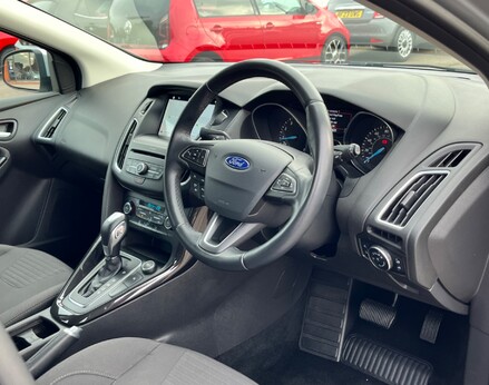 Ford Focus TITANIUM 18