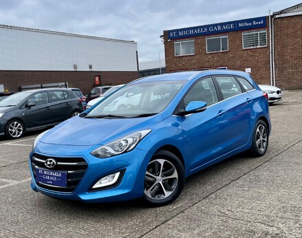 Hyundai i30 SE NAV 1