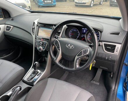 Hyundai i30 SE NAV 17