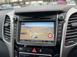 Hyundai i30 SE NAV 25