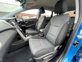 Hyundai i30 SE NAV 53