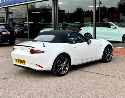 Mazda MX-5 SPORT NAV 9