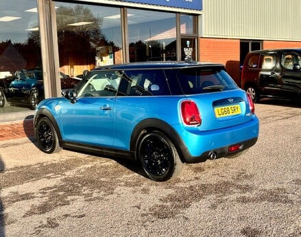 Mini Hatch COOPER 9