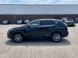 Lexus NX 300H LUXURY 11