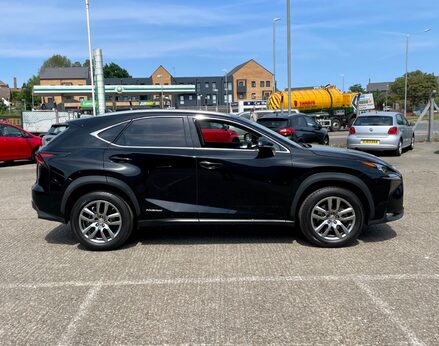 Lexus NX 300H LUXURY 10