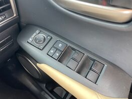 Lexus NX 300H LUXURY 55