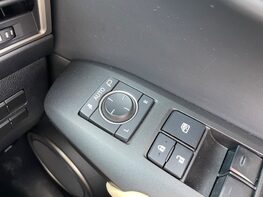 Lexus NX 300H LUXURY 54