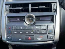 Lexus NX 300H LUXURY 41