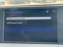 Lexus NX 300H LUXURY 36