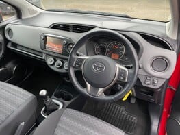 Toyota Yaris VVT-I ICON 17