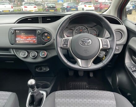 Toyota Yaris VVT-I ICON 18