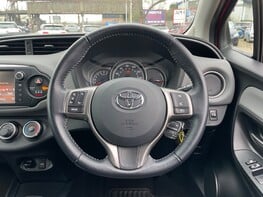 Toyota Yaris VVT-I ICON 19