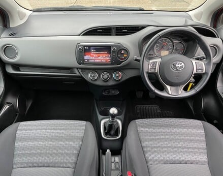 Toyota Yaris VVT-I ICON 2