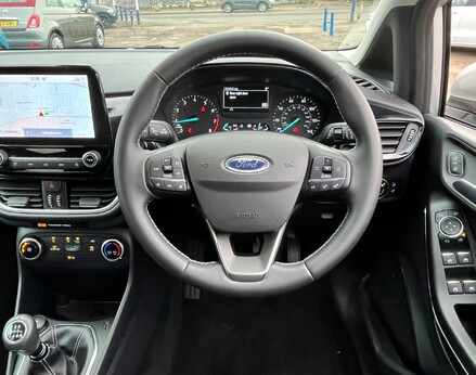 Ford Fiesta TITANIUM 19