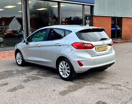 Ford Fiesta TITANIUM 9