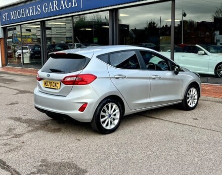 Ford Fiesta TITANIUM 8