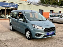 Ford Tourneo Courier ZETEC TDCI 4