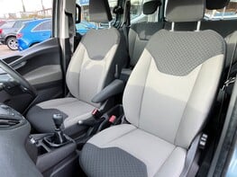 Ford Tourneo Courier ZETEC TDCI 46