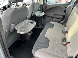 Ford Tourneo Courier ZETEC TDCI 48