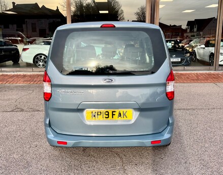 Ford Tourneo Courier ZETEC TDCI 6