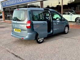 Ford Tourneo Courier ZETEC TDCI 9