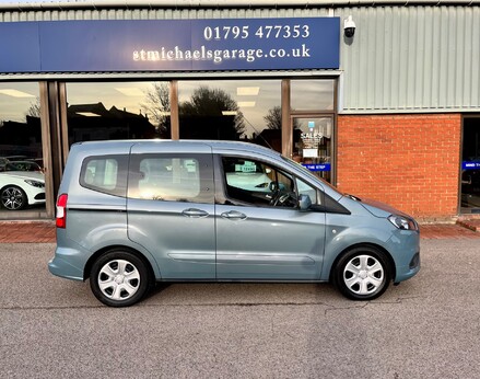 Ford Tourneo Courier ZETEC TDCI 12