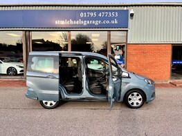 Ford Tourneo Courier ZETEC TDCI 13