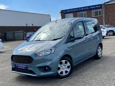 Ford Tourneo Courier ZETEC TDCI