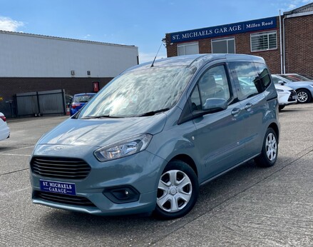 Ford Tourneo Courier ZETEC TDCI 1