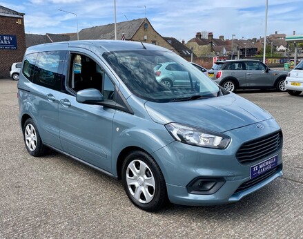 Ford Tourneo Courier ZETEC TDCI 4