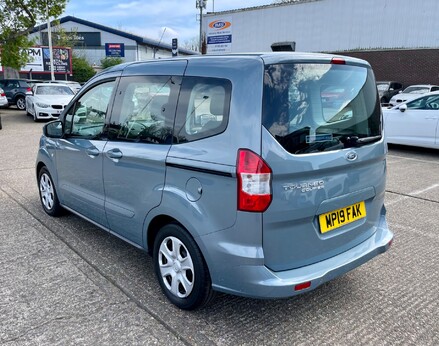 Ford Tourneo Courier ZETEC TDCI 9
