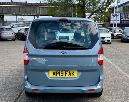 Ford Tourneo Courier ZETEC TDCI 6