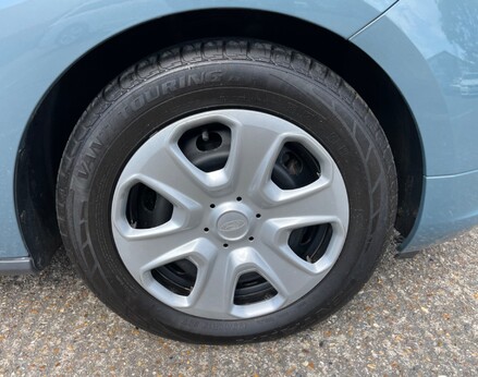 Ford Tourneo Courier ZETEC TDCI 15