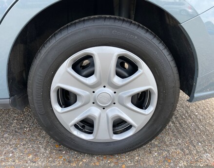 Ford Tourneo Courier ZETEC TDCI 13