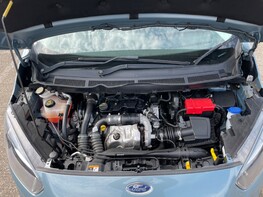 Ford Tourneo Courier ZETEC TDCI 7