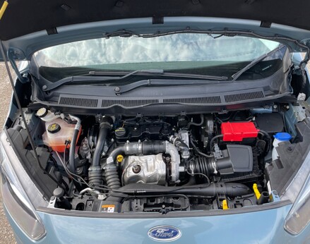 Ford Tourneo Courier ZETEC TDCI 7
