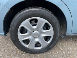 Ford Tourneo Courier ZETEC TDCI 14