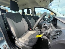 Ford Tourneo Courier ZETEC TDCI 43